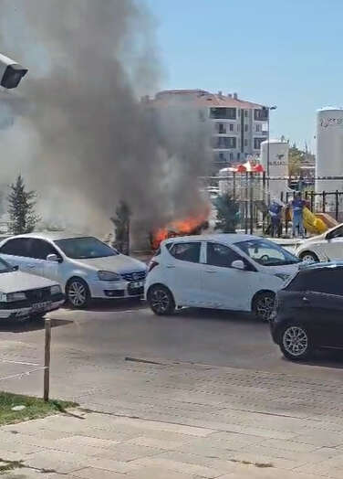 Hastane çıkışı korku dolu anlar! Otomobil alev topuna döndü 6